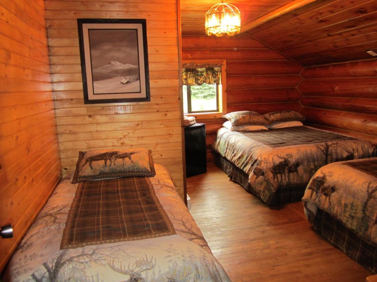 Summit River Lodge & Campsites Valemount Extérieur photo